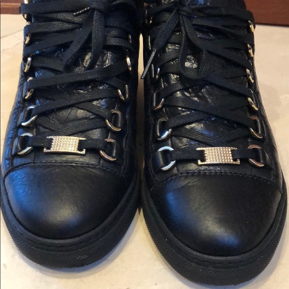 Balenciaga Arena Leather Low Top Sneakers - Picture 10 of 10